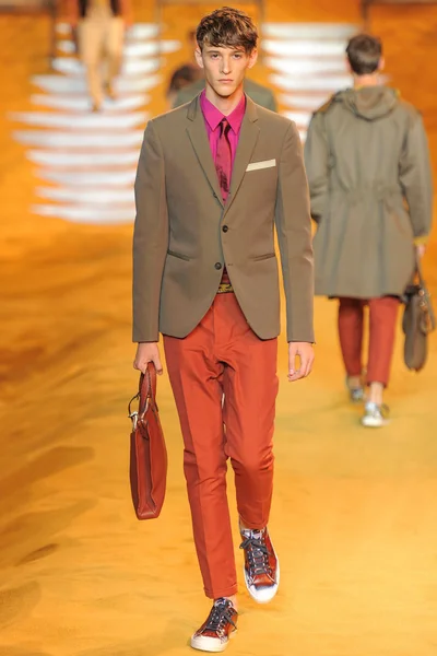 Look 3